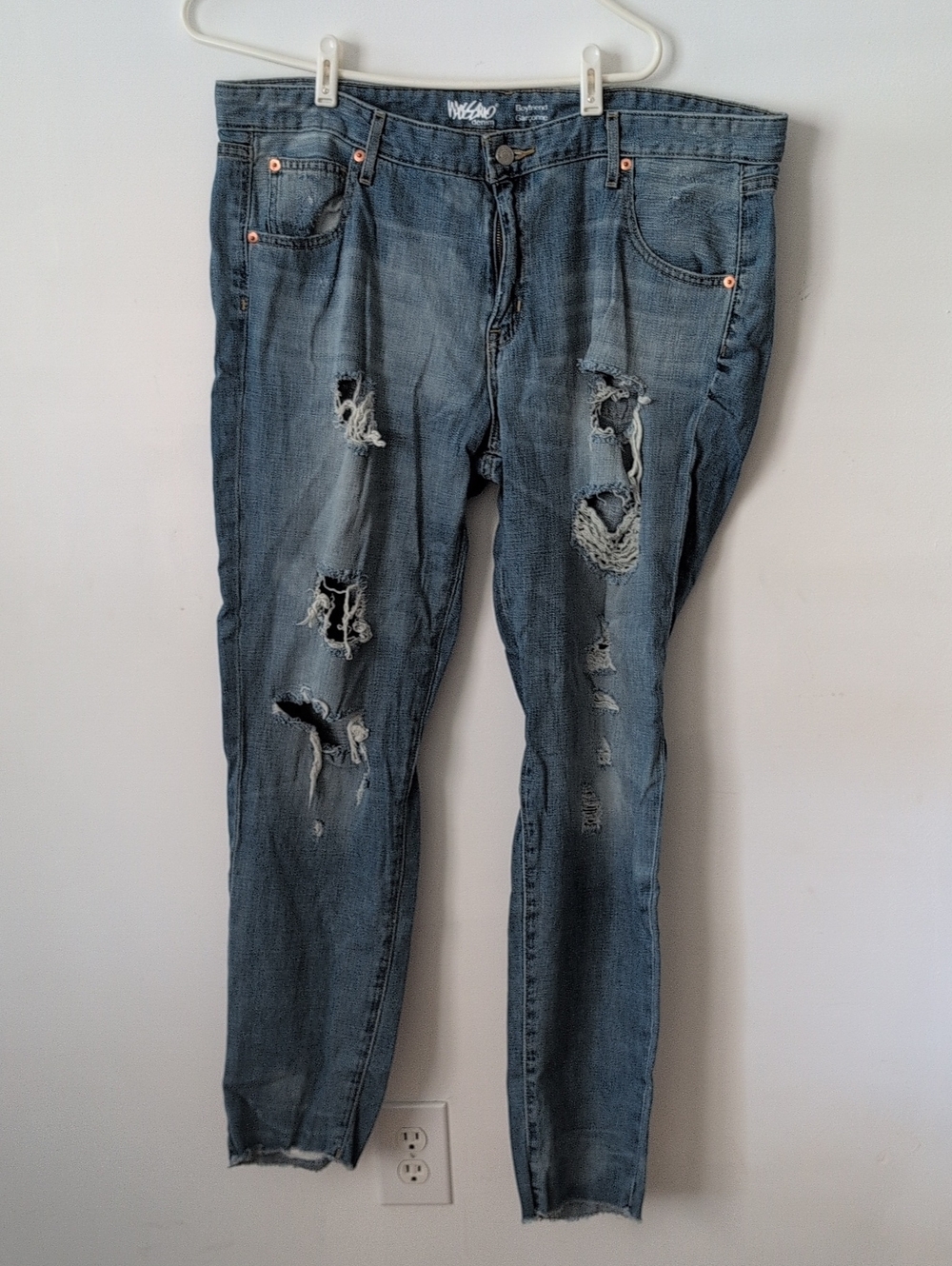 Distressed Boyfriend Jeans - Blue